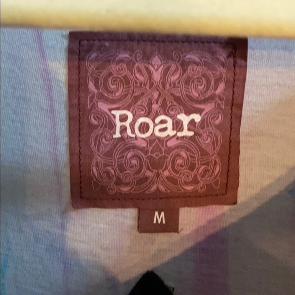 Roar tshirt. Size m - Picture 3 of 11